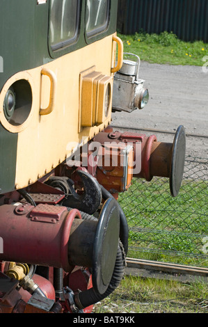 Diesel Locomotive Zug Ankunft in Quorn & Woodhouse Bahnhof in Leicestershire auf der Great Central Railway. Stockfoto