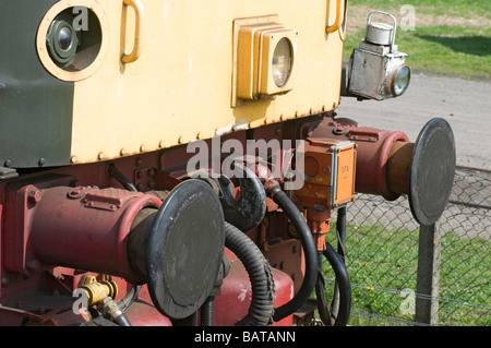 Diesel Locomotive Zug Ankunft am Bahnhof Quorn Leicestershire auf der Great Central Railway. Stockfoto