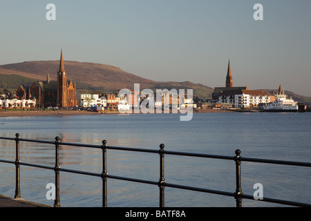 ABENDSONNE AUF DER KÜSTE STADT LARGS AYRSHIRE AUF WEST KÜSTE VON SCHOTTLAND GROßBRITANNIEN Stockfoto