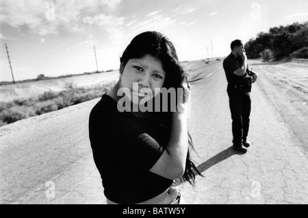 Die New River uns-Mexiko Rand Calexico USA diese junge Frau ist nur in der uns Border Patrol Agent festgestellt worden. Stockfoto