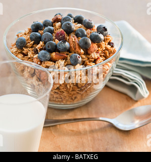 Schüssel Müsli mit Beeren Stockfoto