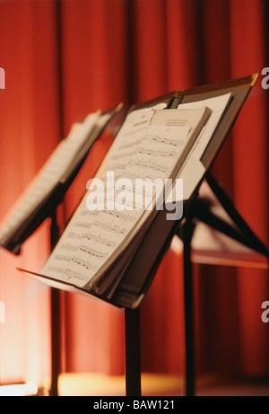 Noten auf Ständer Stockfoto