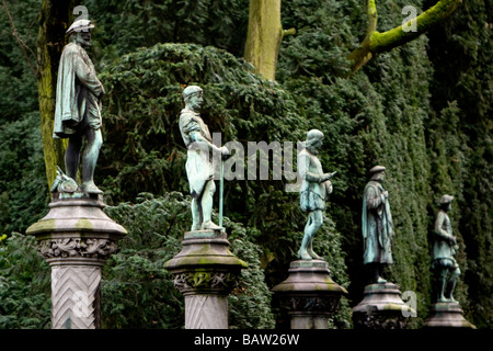 Bronzestatuen von Handwerker rund um den Place du Petit Sablon - Brüssel, Belgien Stockfoto