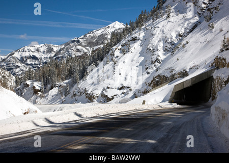 Winter-Ansicht eines Tunnels auf The Million Dollar Highway western Colorado zwischen Silverton und Ouray Stockfoto