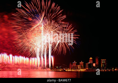 Kentucky Derby Festival Donner über Louisville Feuerwerk in Louisville Kentucky Stockfoto