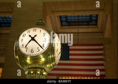 Große beleuchtete Uhr im Grand Central Terminal Stockfoto