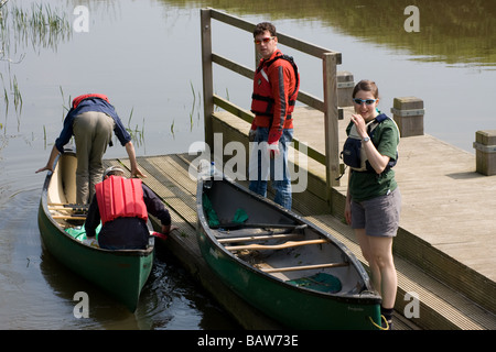 Ausbildung Trainee kanadischen Kanute Kanu paddeln Fluss Medway Kent England UK Europa Stockfoto