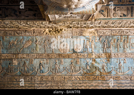 Neu gereinigt und restaurierten Decke im Vorraum in Dendera Tempel, Niltal, Ägypten, Nordafrika Stockfoto