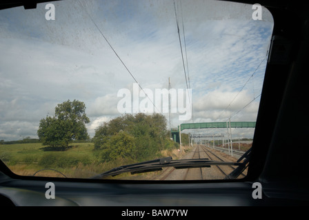 Blick aus der Kabine auf der Jungfrau-Züge-London nach Manchester 0905 Class 390 Pendolino-Neigezug Stockfoto