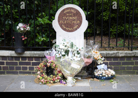 Das Denkmal in St James Square, WPC Yvonne Fletcher, der aus der libyschen Botschaft am 17. April 1984 erschossen wurde.  Mai 2009 Stockfoto