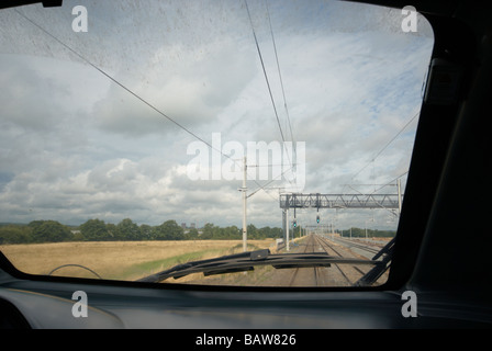 Blick aus der Kabine auf der Jungfrau-Züge-London nach Manchester 0905 Class 390 Pendolino-Neigezug Stockfoto