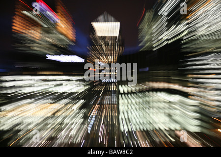 Unscharfe Lichter Canary Wharf Bürogebäude in London Stockfoto