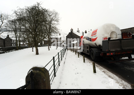 Kettlewell Dorf, Yorkshire Dales ist mit dicken Schnee bedeckt. Stockfoto