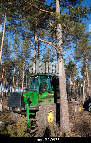 John Deere 1110D ECO III Spediteur bei der Taiga Forest, Finnland Stockfoto