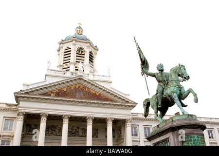 Eine Statue von Godefroid de Bouillon außerhalb Saint-Jacques-Sur Coudenberg Kirche - Brüssel, Belgien Stockfoto