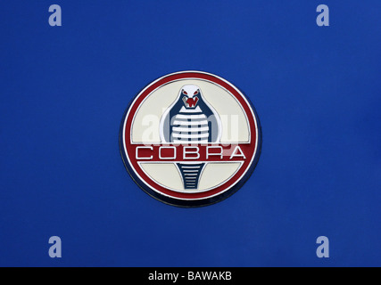 AC Cobra Logo auf blauer Karosserie Stockfoto