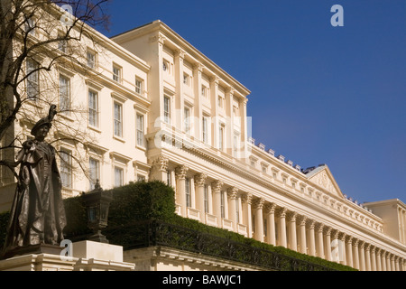 England London Königinmutter Statue und The Mall Stockfoto