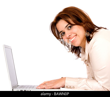 Frau an einem Notebook arbeitet Stockfoto
