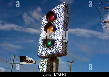 Ampel im traditionellen portugiesischen blauen Kacheln Stil aus dem 17. Jahrhundert Sao Luis Maranhao Brasiliens gemacht Stockfoto