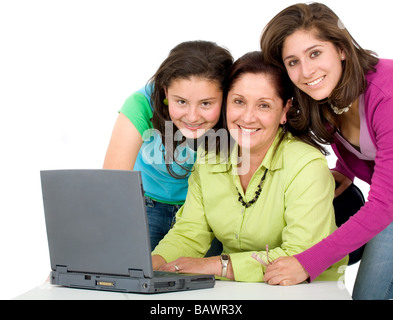 Familie auf einem Laptopcomputer Stockfoto