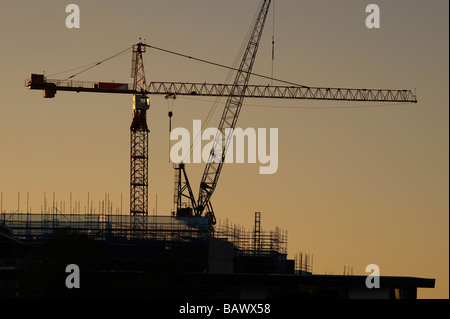 Turmdrehkrane Silhouette im Sonnenaufgang Stockfoto