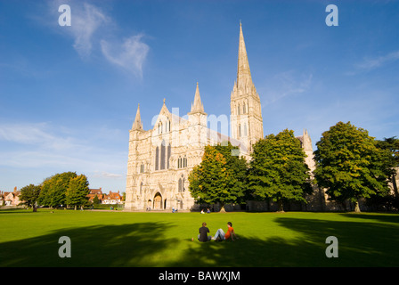 Kathedrale von Salisbury und Gelände Stockfoto