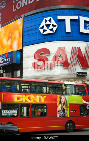 Leuchtreklamen am Piccadilly Circus Stockfoto