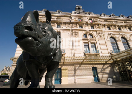 Außenseite des Musée d ' Orsay Rhinoceros von Henri Alfred Jacquemart Paris Stockfoto