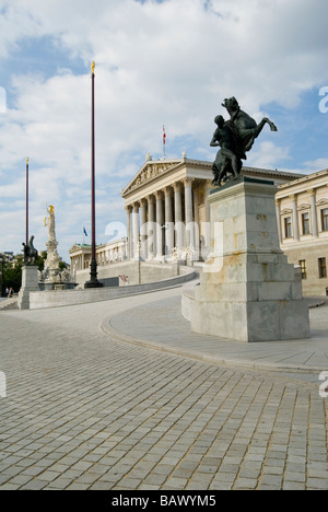 Pallas Athene-Brunnen von Carl Kundmann vor Wiener Parlamentsgebäude Stockfoto