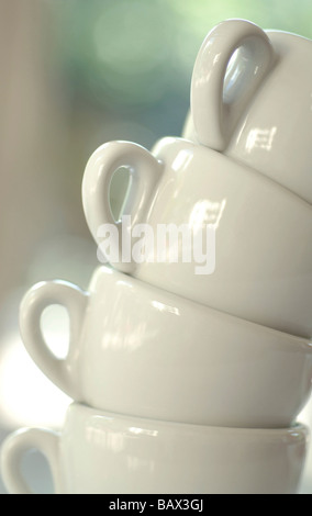 Gestapelte Kaffeetassen Stockfoto