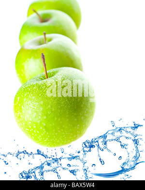 Grüner Apfel, isoliert auf weiss Stockfoto