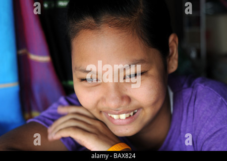 Mädchen in Thong pha Phum thailand Stockfoto