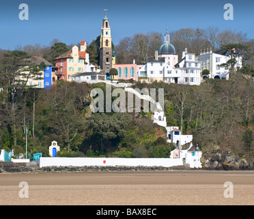 Dorf Portmeirion & Traeth Bach-Mündung, Gwynedd, Nordwales, UK Stockfoto