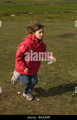 Mädchen laufen in der Natur Stockfoto