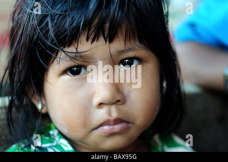 Mädchen in Thong pha Phum thailand Stockfoto