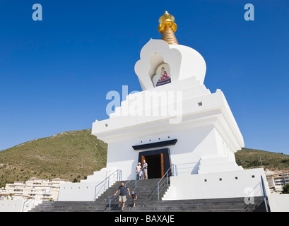 Benalmadena Pueblo Costa del Sol Malaga Provinz Spanien die buddhistische Erleuchtung Stupa Stockfoto