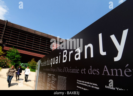 Außenansicht des Quai Branly Museum (MQB) ein neues Museum für Kunst aus indigenen Kulturen; Das Hotel liegt in Paris, Frankreich. Stockfoto