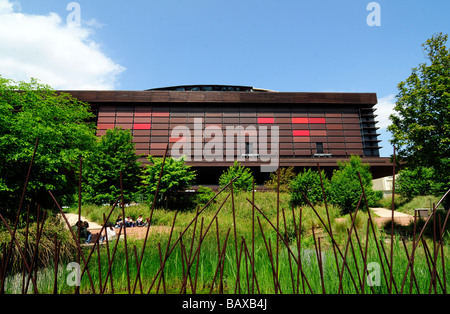 Außenansicht des Quai Branly Museum (MQB) ein neues Museum für Kunst aus indigenen Kulturen; Das Hotel liegt in Paris, Frankreich. Stockfoto