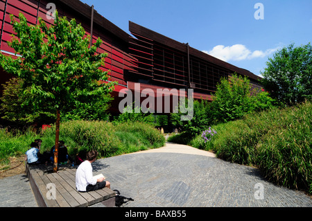 Außenansicht des Quai Branly Museum (MQB) ein neues Museum für Kunst aus indigenen Kulturen; Das Hotel liegt in Paris, Frankreich. Stockfoto