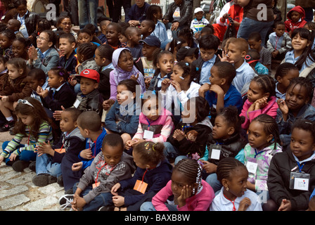 Studenten aus PS 195 John Mercer Langston Schule besuchen die Duke Ellington Memorial Stockfoto