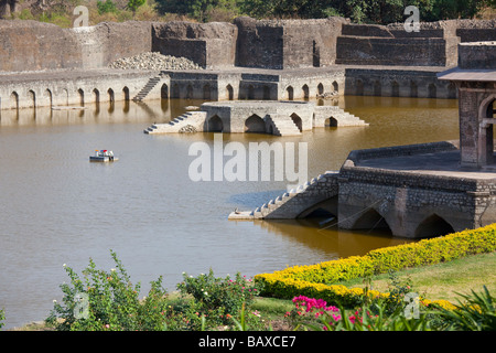 Kapur Talao Teich in das königliche Gehege in Mandu Indien Stockfoto