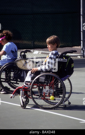 Handicap Rollstuhl Tennis Sport Übung Fähigkeit in der Lage diable Behinderung Spiel Aufwand versuchen Stockfoto