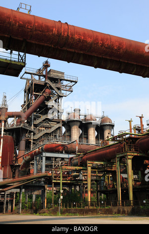 Stillgelegten Hochofen bei ehemaligen Stahlwerk, das jetzt eine touristische Attraktion - Landschaftspark Nord in Duisburg, Deutschland Stockfoto