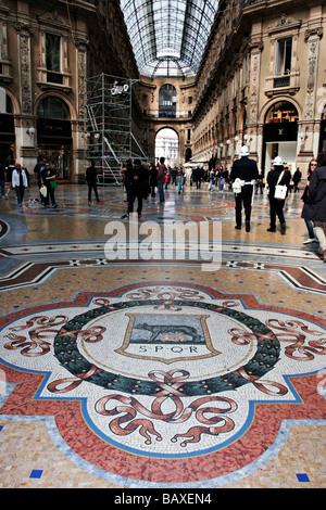 Mosaik auf dem Boden im Inneren der Galleria Vittorio Emanuele II in Mailand, Italien. Stockfoto