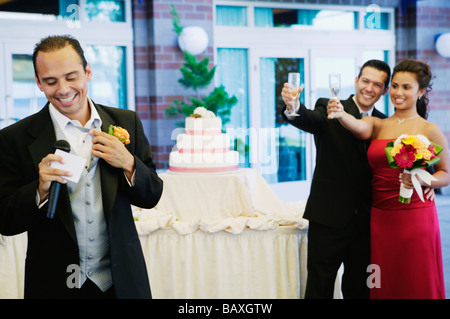 Russe geben Toast bei Hochzeit Stockfoto