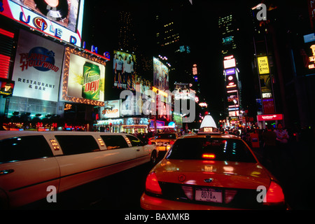 Straße Landschaft am Times Square bei Nacht, Midtown Manhattan, New York, USA, Amerika Stockfoto
