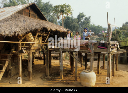 Gastfamilie in einem Karen-Dorf in der Nähe von Chiang Mai, Nord-Thailand, Thailand Stockfoto