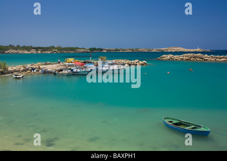 Kleiner Fischerhafen mit Fischerbooten, Erenkoy, Gialousa, Dipkarpaz, Rizokarpaso, Karpasia Halbinsel Karpas, Zypern Stockfoto