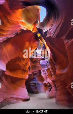 Ein solar Lumineszenz am Mittag in einer wunderschönen Schlucht der Antilope in den USA Stockfoto