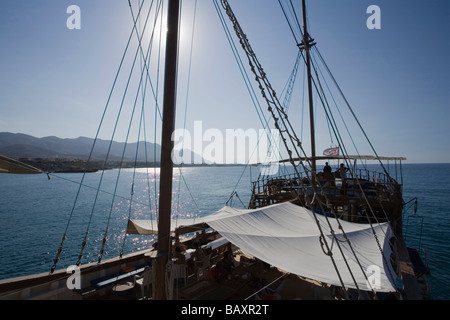 Neptun-Piraten Bootsfahrt durch Kaleidoskop Turizm und Küste, Kyrenia, Girne, Zypern Stockfoto